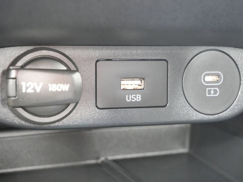 Certified 2025 Hyundai Elantra SEL image 28