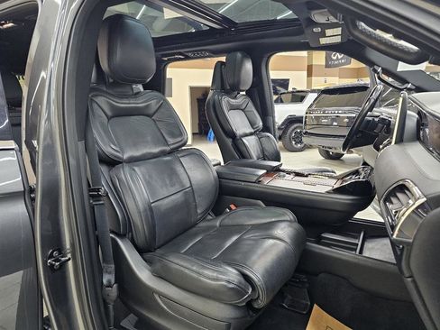 Used 2018 Lincoln Navigator Select w/ Technology Package image 20