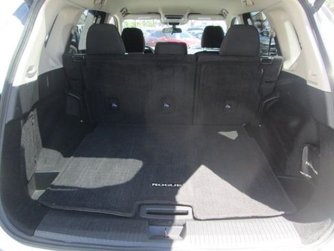 Used 2025 Nissan Rogue SV AWD/4WD image 12