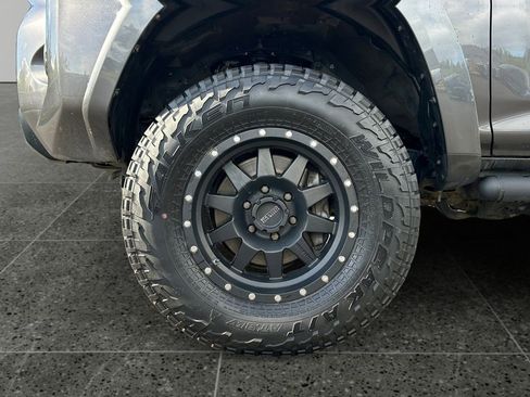 Used 2018 Toyota 4Runner TRD Off-Road Premium AWD/4WD image 5
