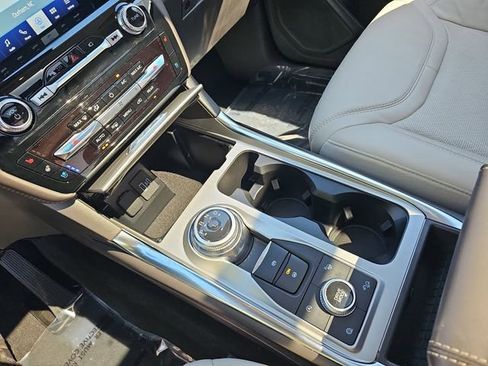 Used 2023 Ford Explorer Platinum w/ Technology Package AWD/4WD image 24