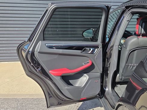 New 2026 Porsche Macan image 17