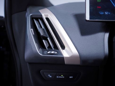 Used 2026 BMW iX xDrive60 image 17