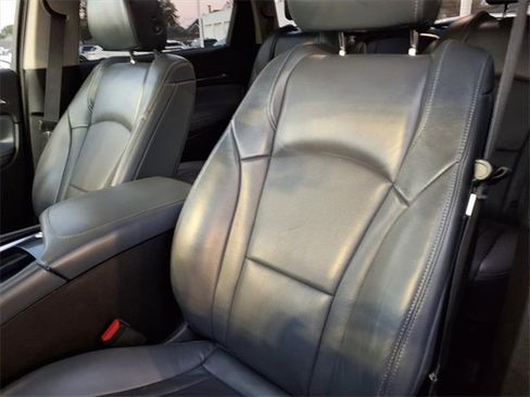 Used 2019 Buick Enclave Essence image 6