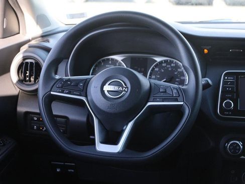 Used 2022 Nissan Kicks S image 20