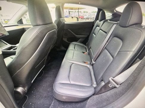 Used 2023 Tesla Model Y Performance image 10