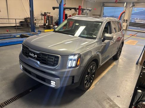Used 2023 Kia Telluride SX Prestige AWD/4WD image 2