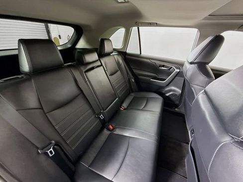 Used 2021 Toyota RAV4 XLE Premium image 27