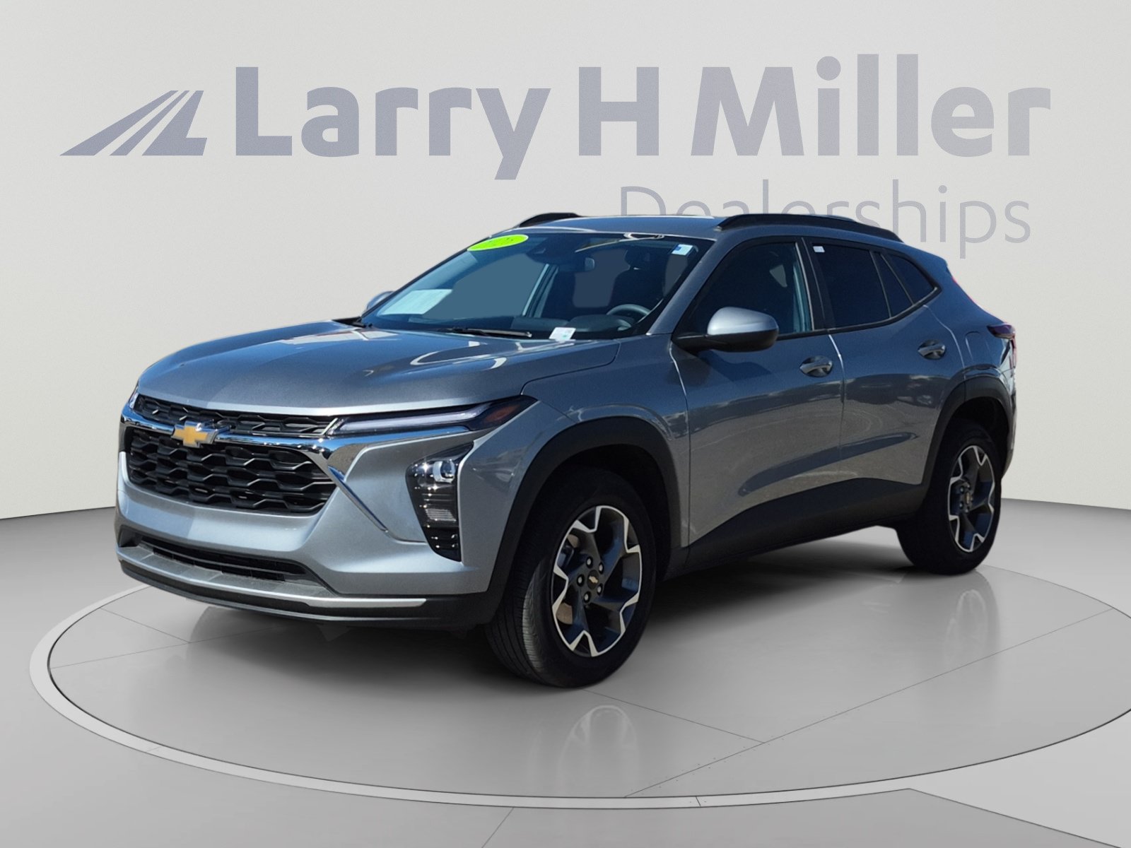 Used 2026 Chevrolet Trax LT FWD image 1