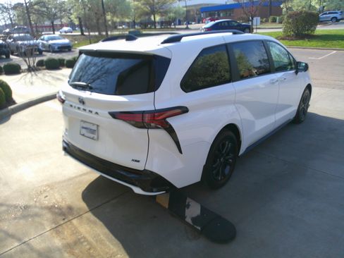 Used 2025 Toyota Sienna XSE image 13