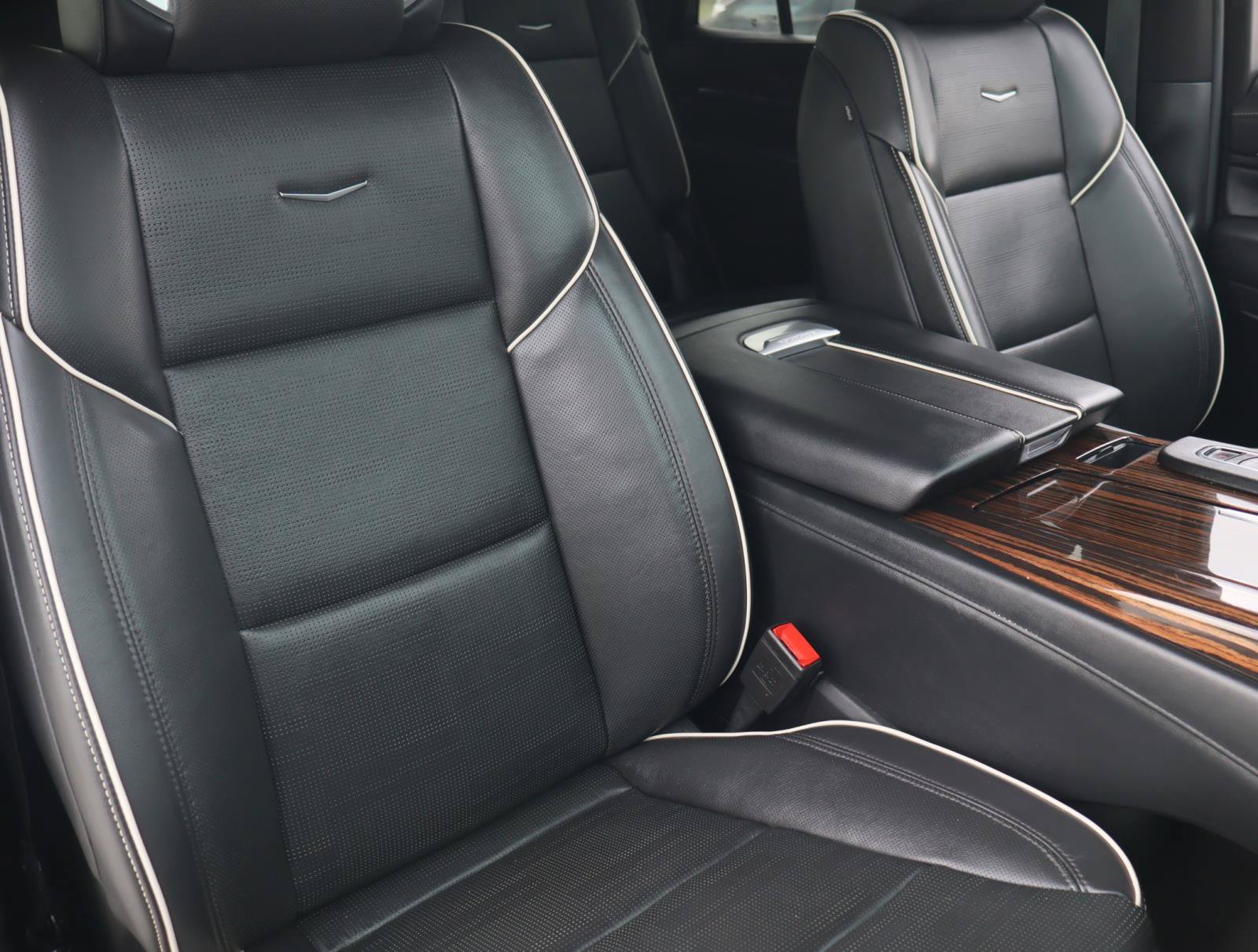 Used 2024 Cadillac Escalade Premium Luxury RWD image 21