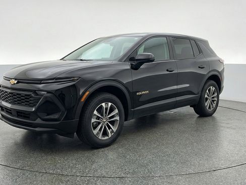 Used 2025 Chevrolet Equinox LT image 3