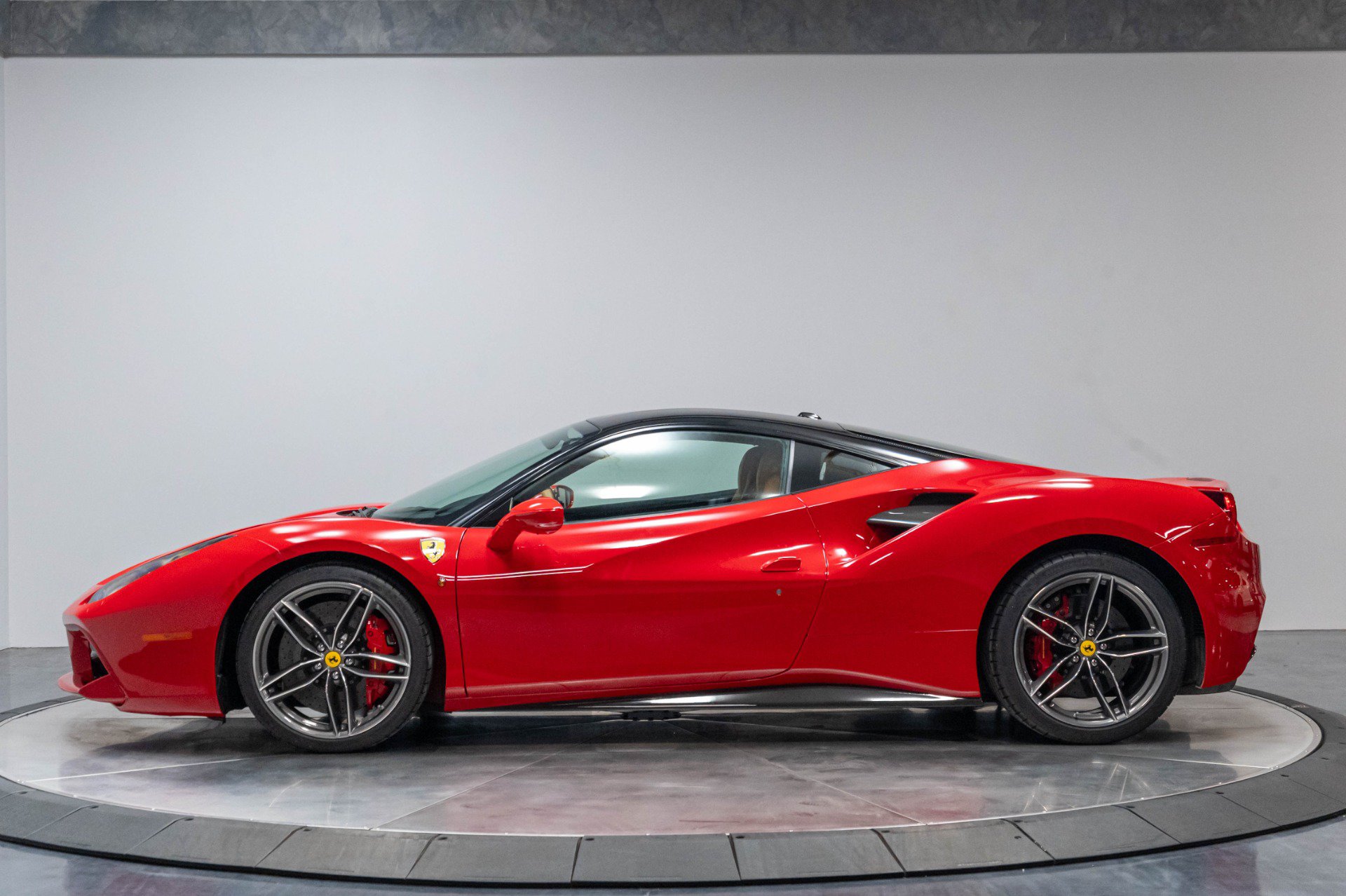 Used 2016 Ferrari 488 GTB RWD image 50