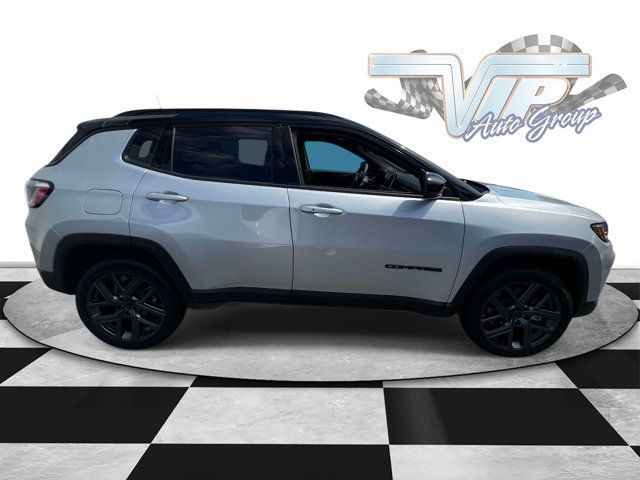Used 2026 Jeep Compass Limited AWD/4WD image 3