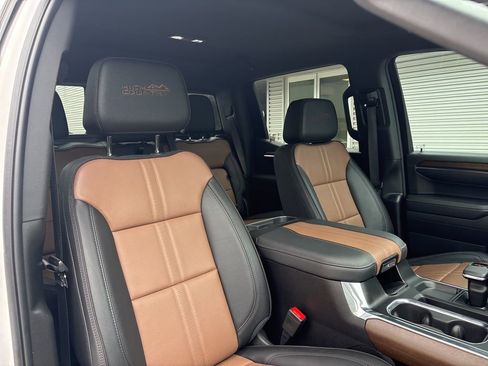 Used 2024 Chevrolet Silverado 1500 High Country w/ Technology Package image 16