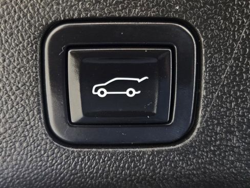 Used 2022 Chevrolet Tahoe LT w/ LT Signature Package image 13