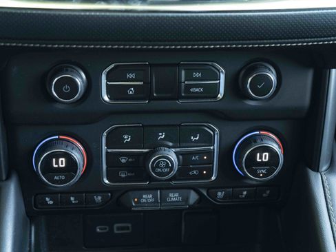 Used 2023 Chevrolet Tahoe Premier AWD/4WD image 24