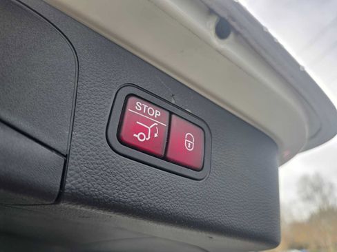 Used 2022 Mercedes-Benz GLC 300 4MATIC image 18