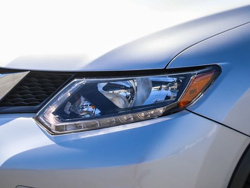 Used 2016 Nissan Rogue SV FWD image 8