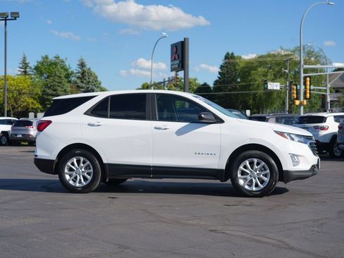 Used 2020 Chevrolet Equinox LS AWD/4WD image 2
