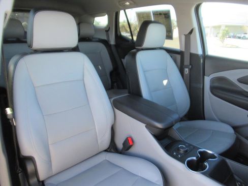 Used 2023 GMC Terrain SLT w/ LPO, Floor Liner Package image 9