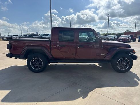 Used 2022 Jeep Gladiator Overland w/ Cold Weather Group AWD/4WD image 8