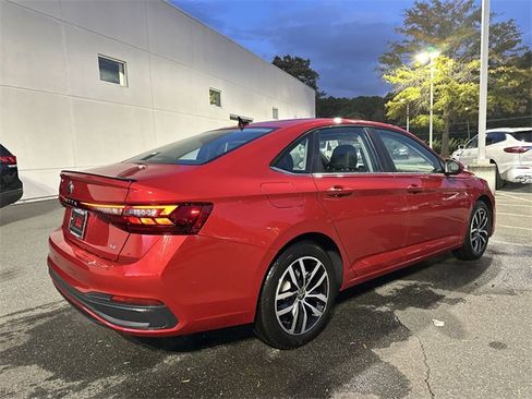 New 2025 Volkswagen Jetta SE image 5