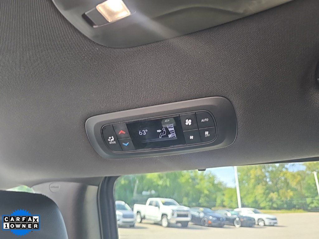 Used 2025 Chrysler Pacifica Select FWD image 9
