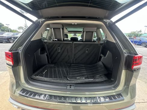 Used 2025 Volkswagen Atlas Peak Edition SE AWD/4WD image 34