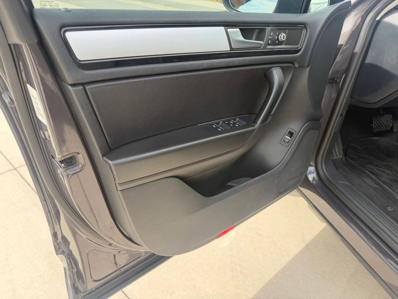 Used 2013 Volkswagen Touareg VR6 AWD/4WD image 18