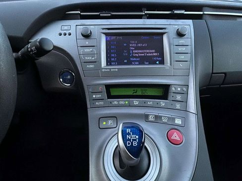 Used 2015 Toyota Prius Three image 33