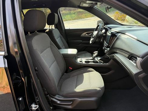 Used 2023 Chevrolet Traverse LT image 23