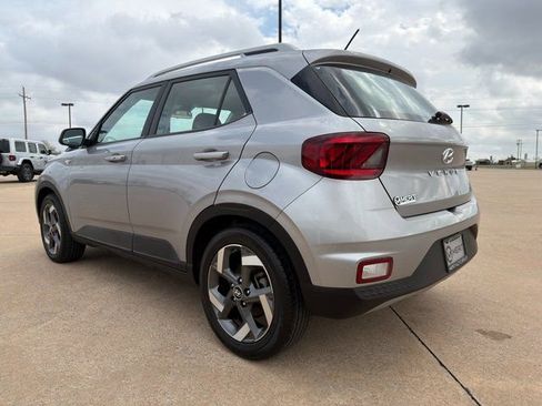 Used 2024 Hyundai Venue SEL image 12