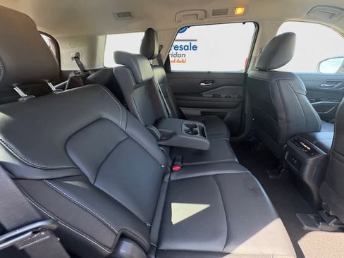 Used 2025 Nissan Pathfinder SL AWD/4WD image 22
