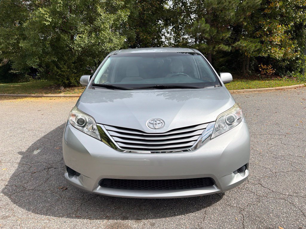 Used 2017 Toyota Sienna LE FWD image 10
