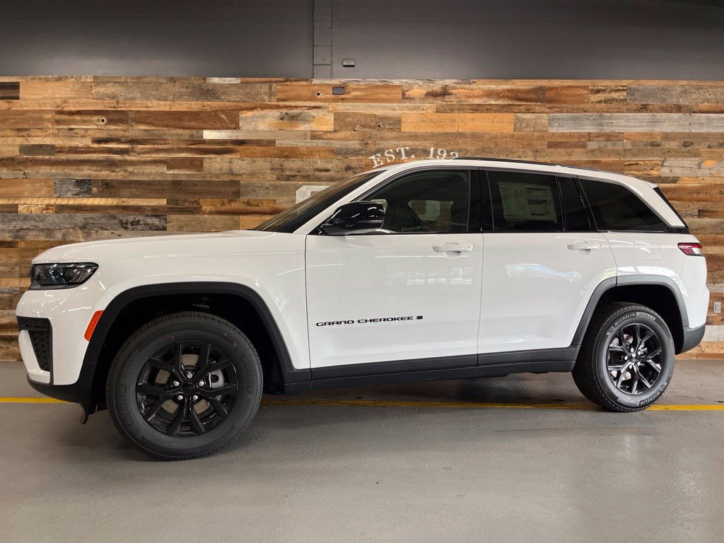 New 2026 Jeep Grand Cherokee Altitude AWD/4WD image 12