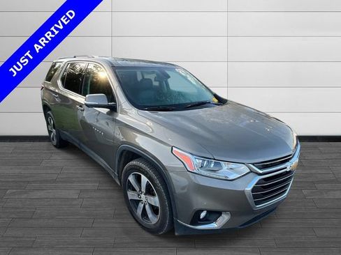 Used 2020 Chevrolet Traverse LT w/ LT Premium Package AWD/4WD image 2