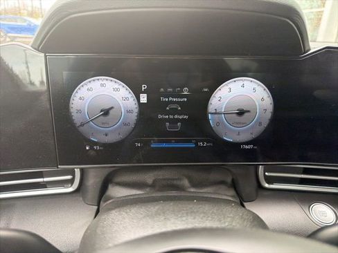 Used 2025 Hyundai Elantra SEL image 24