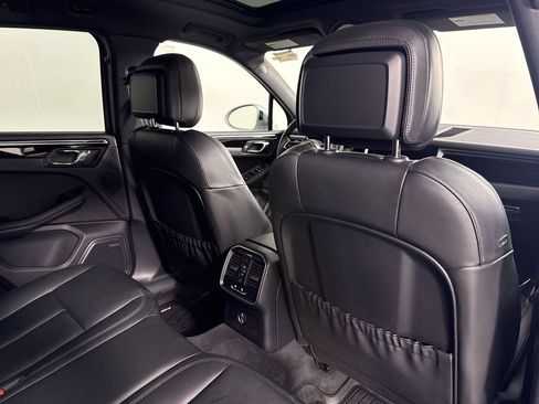 Certified 2026 Porsche Macan AWD/4WD image 25