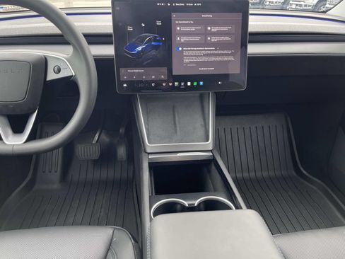 Used 2026 Tesla Model Y 2WD image 10