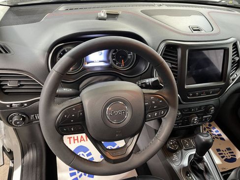 Used 2022 Jeep Cherokee Trailhawk w/ Technology Group image 17