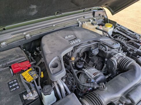 Used 2021 Jeep Gladiator Sport image 12