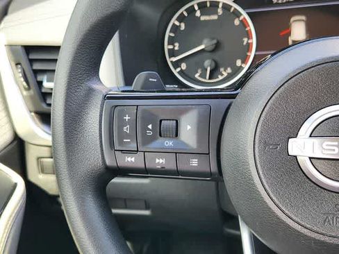 Used 2023 Nissan Rogue SV FWD image 27