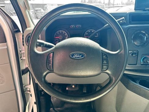 Used 2015 Ford E-350 and Econoline 350 Super Duty image 12