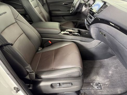 Used 2024 Honda Ridgeline Black Edition image 12