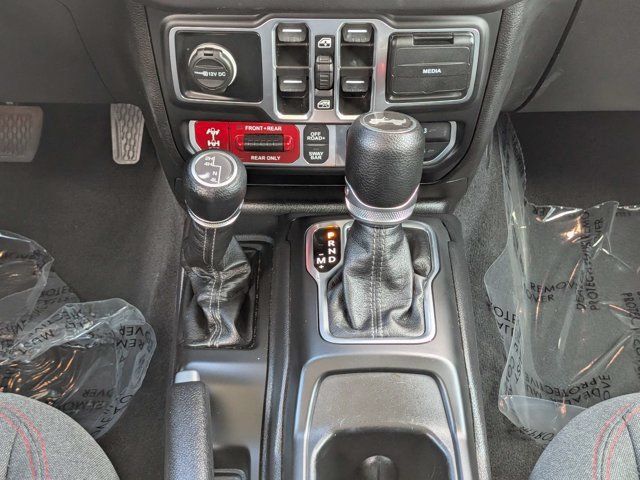 Used 2025 Jeep Wrangler Unlimited Rubicon AWD/4WD image 19