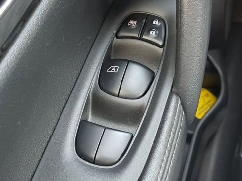 Used 2020 Nissan Rogue SV image 28