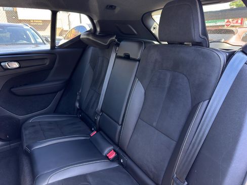 Used 2021 Volvo XC40 T5 R-Design w/ Climate Package image 23
