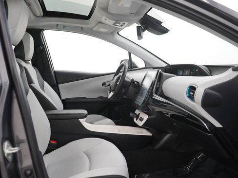 Used 2018 Toyota Prius Four w/ Advanced Technology Package FWD image 11