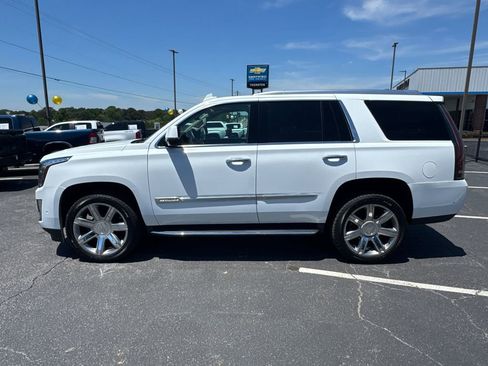 Used 2020 Cadillac Escalade Luxury RWD image 9